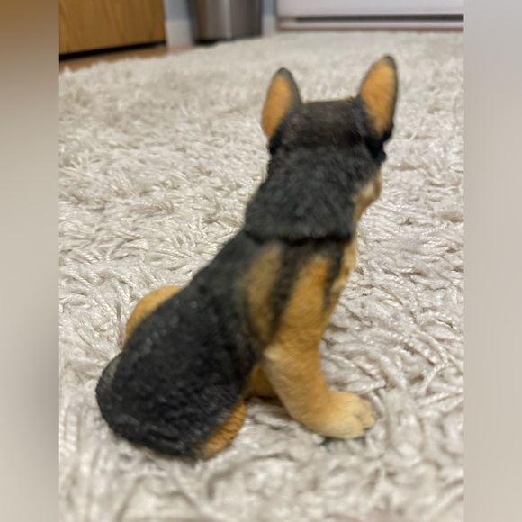 Alsatian Puppy figurine - Picture 3 of 3